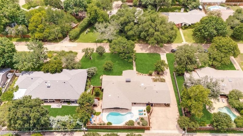 3923 Weeburn Drive, Dallas TX 75229 - Photo 32
