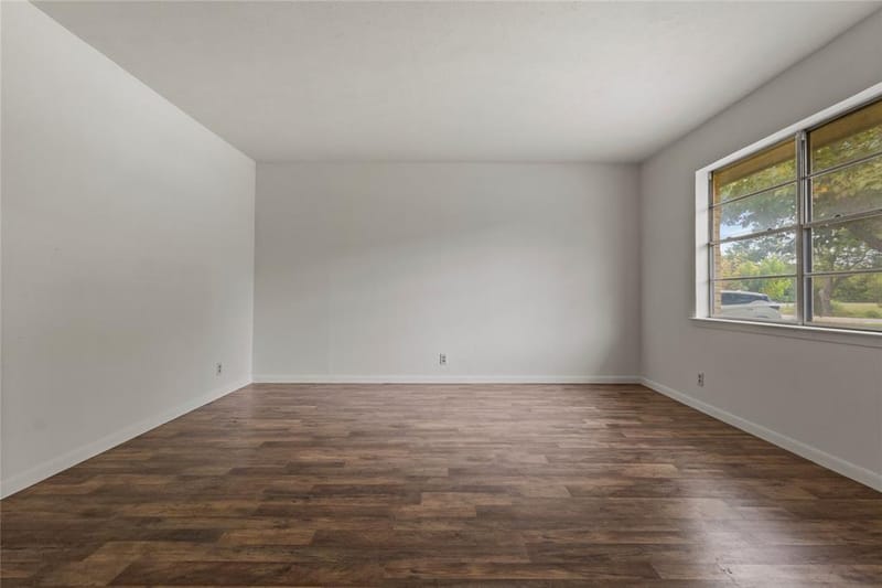 1240 E Jefferson Street, Van Alstyne TX 75495 - Photo 3