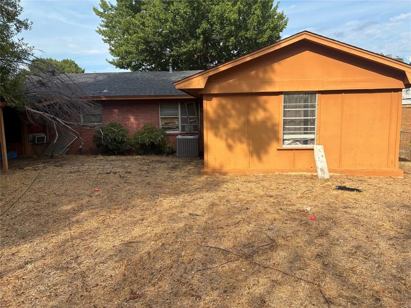 1424 Cloverdale Drive, Fort Worth TX 76134 - Photo 3