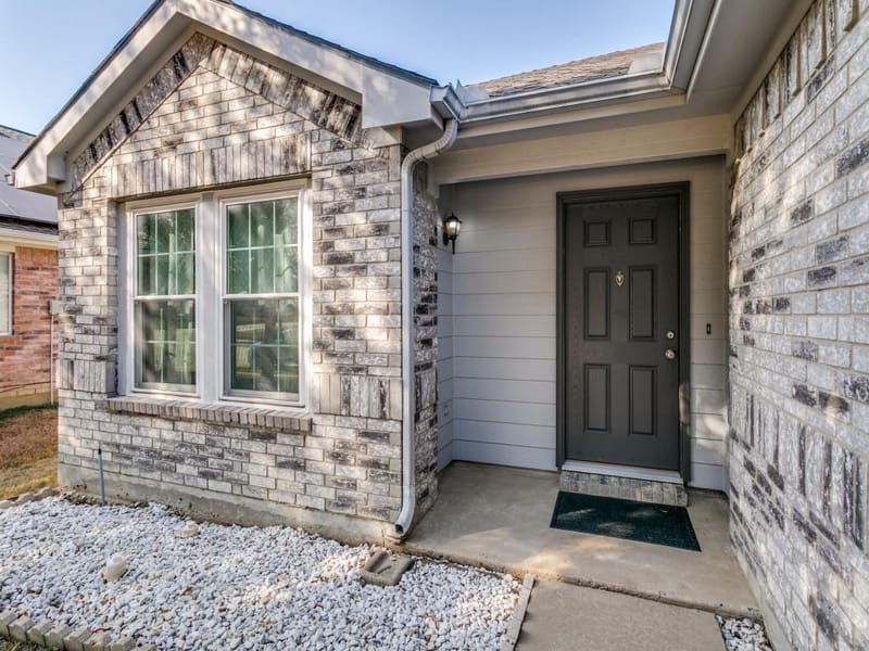 5714 Firethorn Drive, Dallas TX 75249 - Photo 3