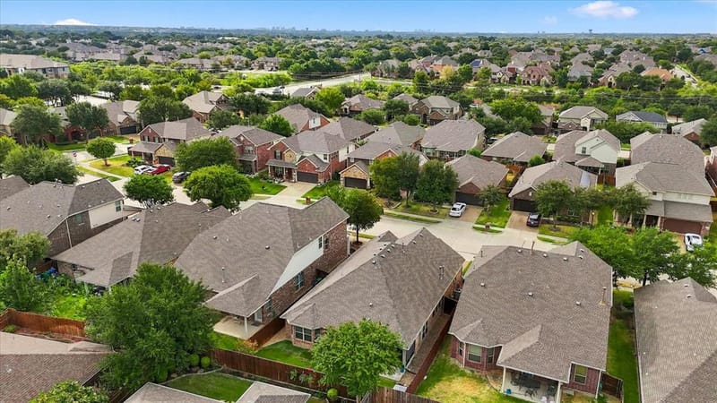 1629 Falconet Court, Carrollton TX 75010 - Photo 37