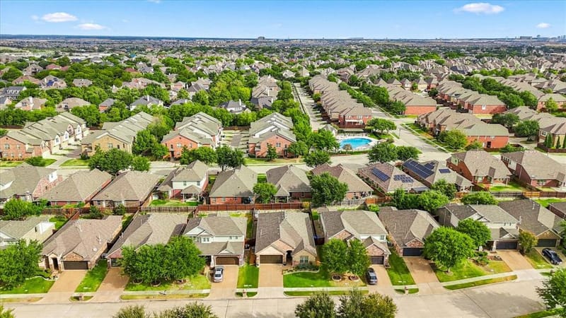 1629 Falconet Court, Carrollton TX 75010 - Photo 39