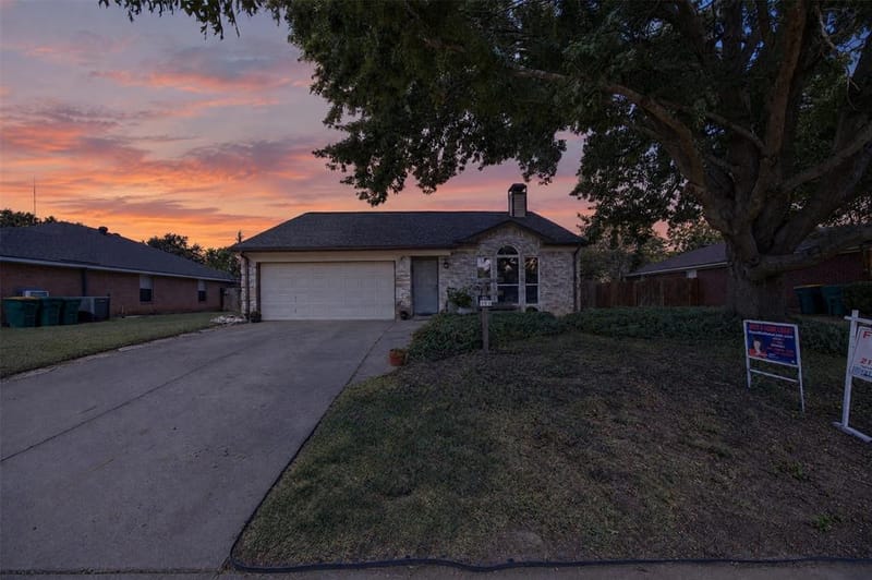 203 Briarglen Drive, Cedar Hill TX 75104 - Photo 2