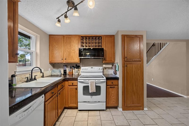 203 Briarglen Drive, Cedar Hill TX 75104 - Photo 13