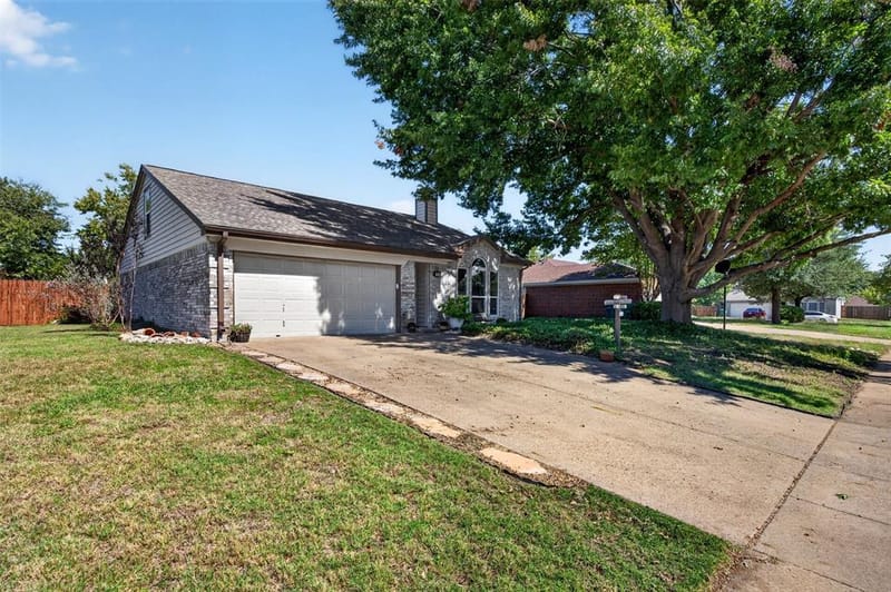 203 Briarglen Drive, Cedar Hill TX 75104 - Photo 4