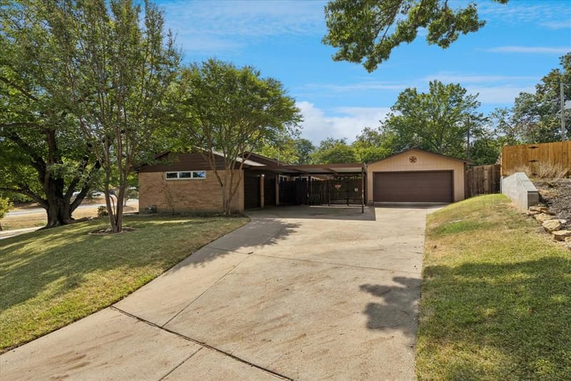4850 Westcreek Drive, Fort Worth TX 76133 - Photo 4