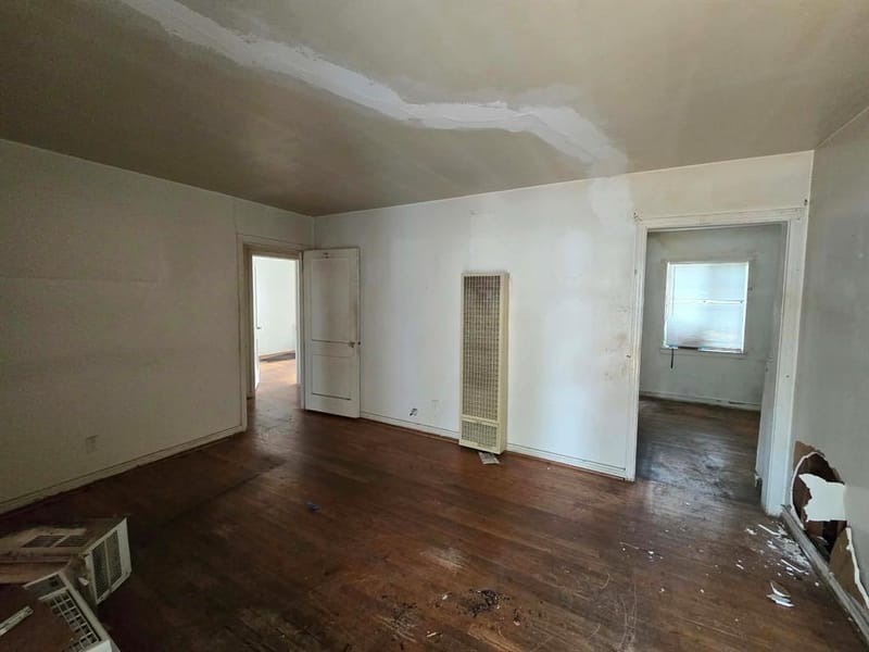 2710 Exeter Avenue, Dallas TX 75216 - Photo 2