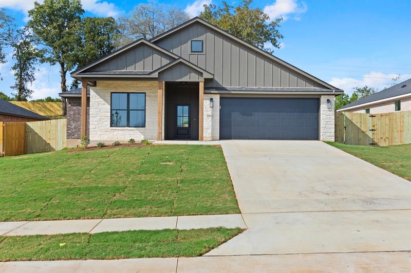 16514 Crossing Circle, Lindale TX 75771
