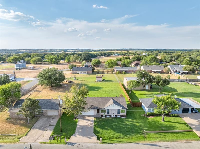 3904 Country Meadows Road, Granbury TX 76049 - Photo 2
