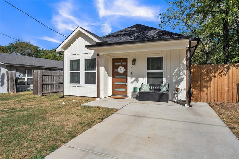 218 Locust Street S, Sulphur Springs TX 75482