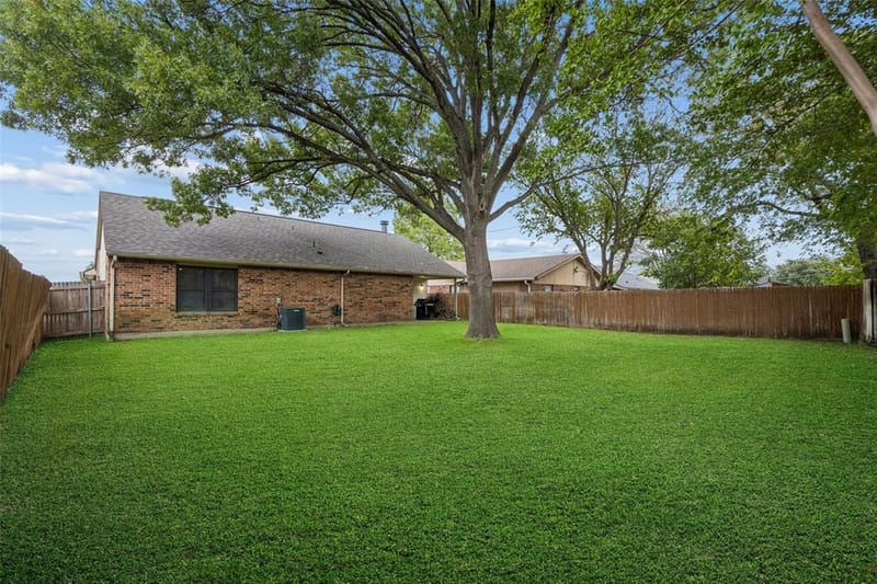 2312 Havenwood Drive, Arlington TX 76018 - Photo 2