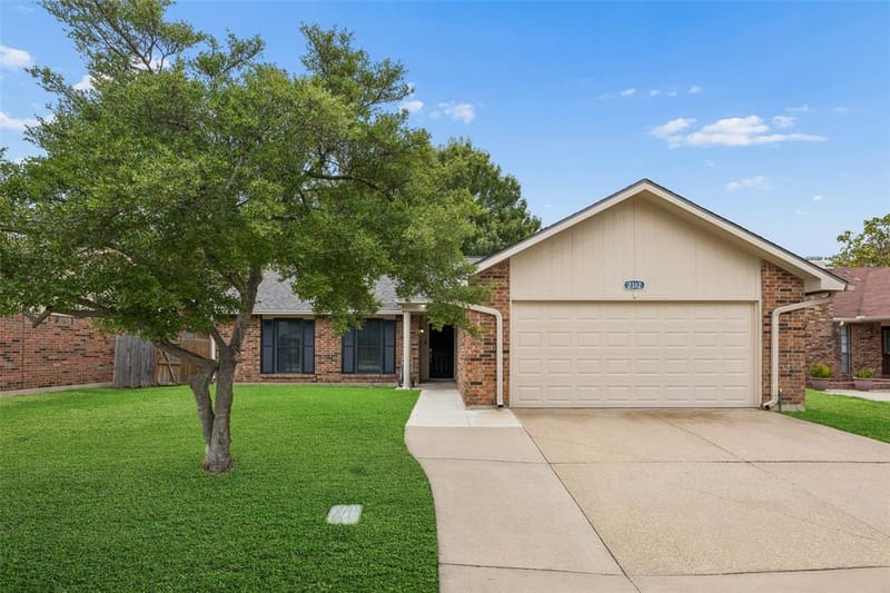 2312 Havenwood Drive, Arlington TX 76018 - Photo 3