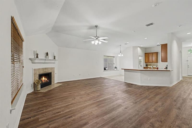 1235 Clearwater Drive, Grand Prairie TX 75052