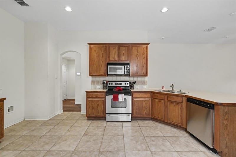 1235 Clearwater Drive, Grand Prairie TX 75052 - Photo 9