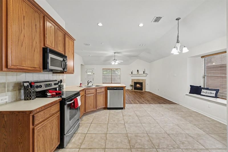 1235 Clearwater Drive, Grand Prairie TX 75052 - Photo 8