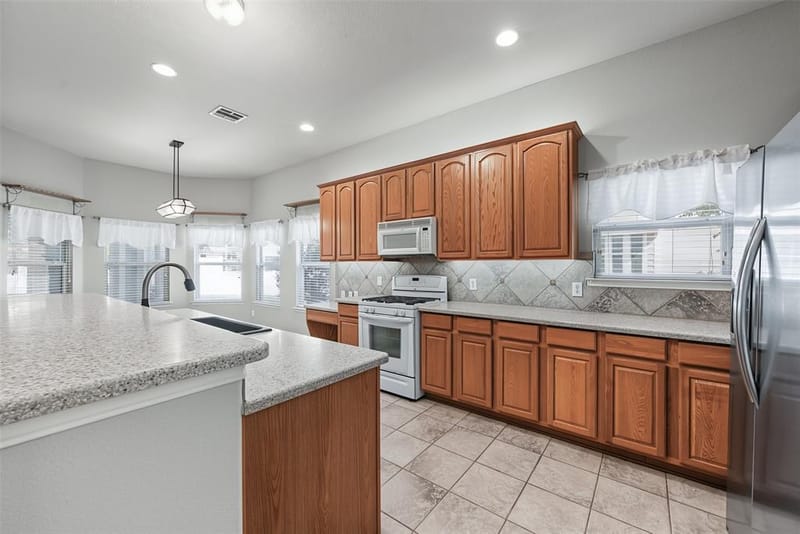 1009 Greenview Lane, Savannah TX 76227 - Photo 15