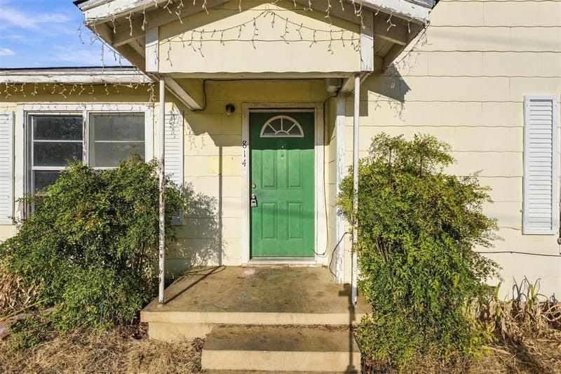 814 S Pierce Street, McGregor TX 76657 - Photo 2