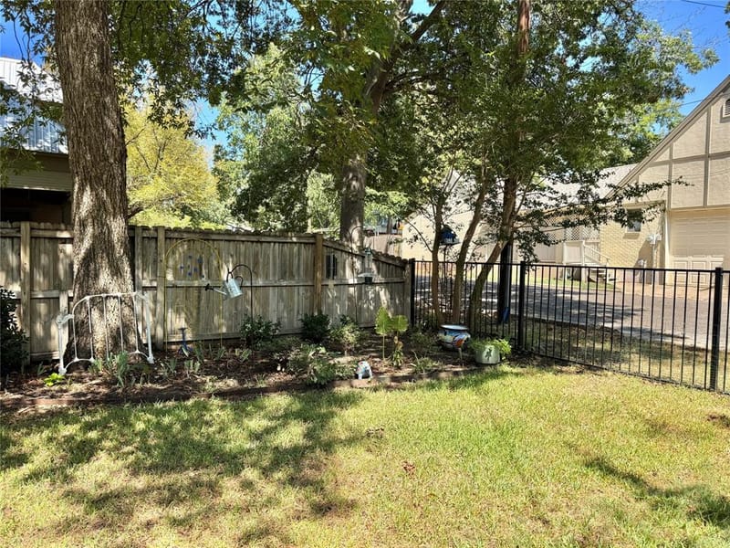 229 E Tennie Street, Gainesville TX 76240 - Photo 28