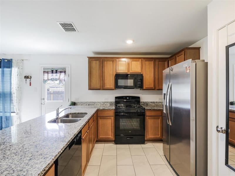 2932 Dora Drive, Fort Worth TX 76119 - Photo 13