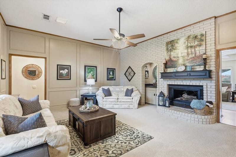 707 Glenn Drive, Euless TX 76039 - Photo 3