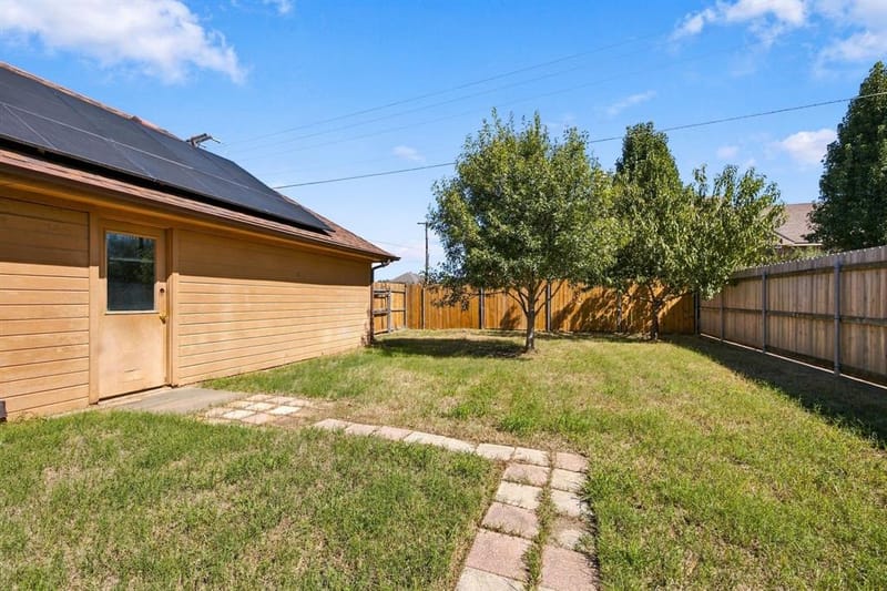1015 Shelly Drive, Keene TX 76031 - Photo 27
