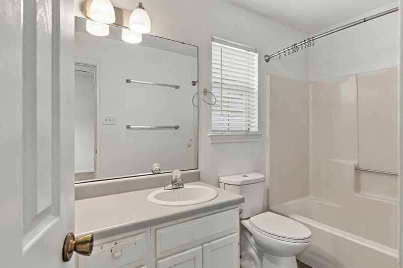 1015 Shelly Drive, Keene TX 76031 - Photo 17