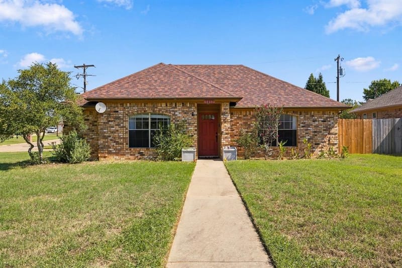 1015 Shelly Drive, Keene TX 76031