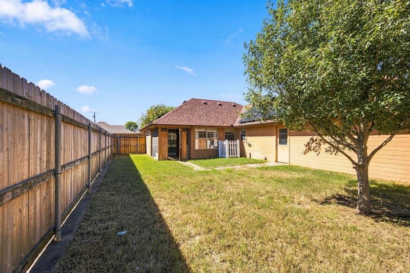 1015 Shelly Drive, Keene TX 76031 - Photo 28