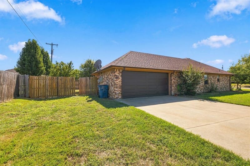 1015 Shelly Drive, Keene TX 76031 - Photo 29