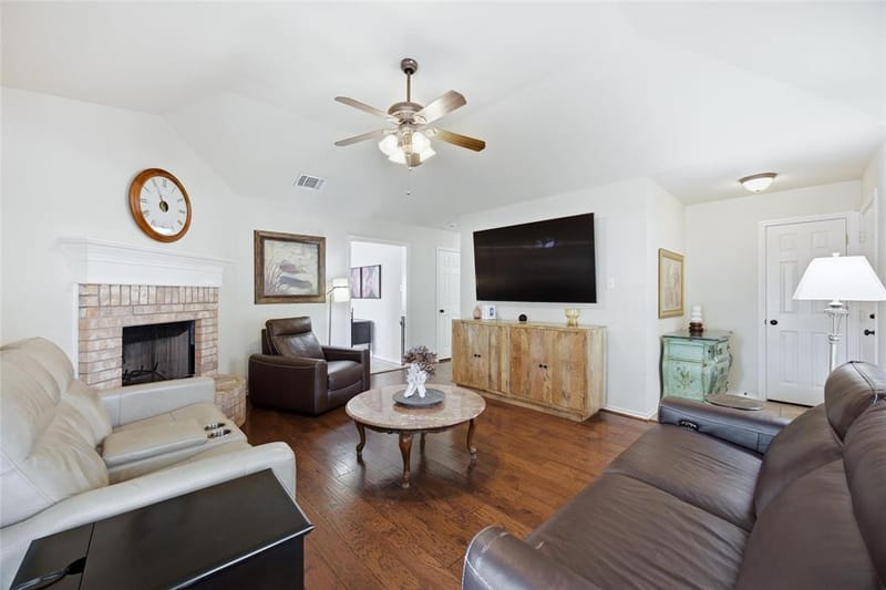 201 W Oak Street, Aledo TX 76008 - Photo 6