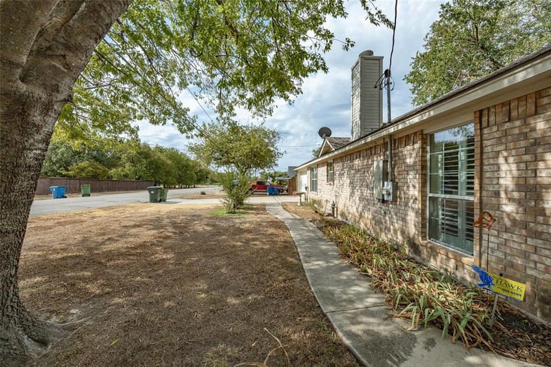 201 W Oak Street, Aledo TX 76008 - Photo 3