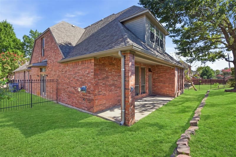 750 Village Green Drive, DeSoto TX 75115 - Photo 6