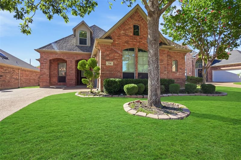 750 Village Green Drive, DeSoto TX 75115