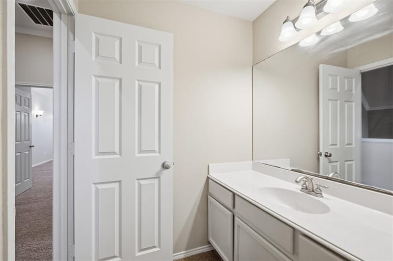 750 Village Green Drive, DeSoto TX 75115 - Photo 31