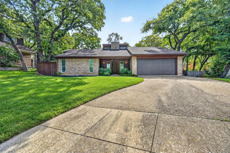 1600 Craighton Court, Arlington TX 76012 - Photo 2