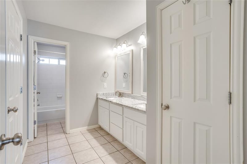 908 Bridle Path, Burleson TX 76028 - Photo 30