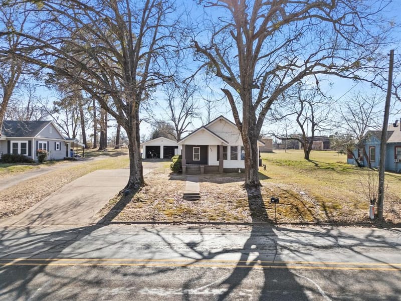 605 Dallas Street, Winona TX 75792