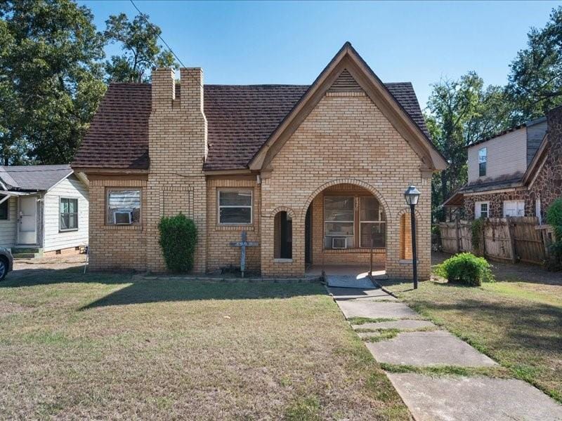 1215 N Confederate Avenue, Tyler TX 75702