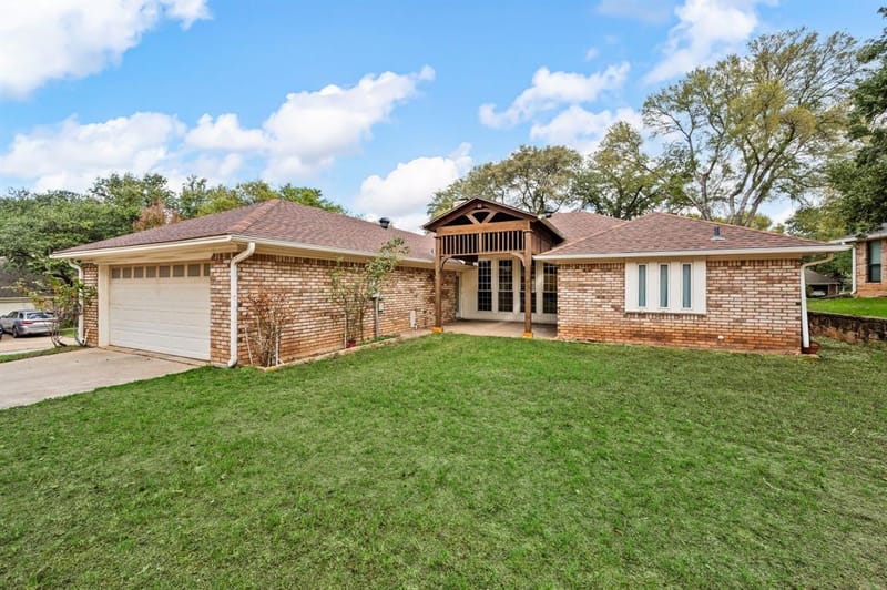3804 Berkshire Court, Bedford TX 76021 - Photo 32