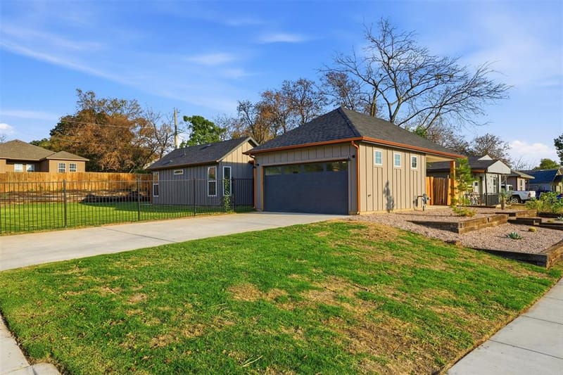 1601 Birdell Street, Fort Worth TX 76105 - Photo 3