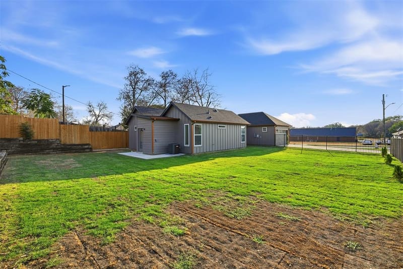1601 Birdell Street, Fort Worth TX 76105 - Photo 4