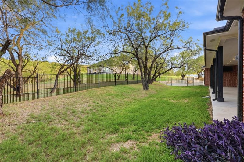 2541 Town View Drive, Cedar Hill TX 75104 - Photo 2