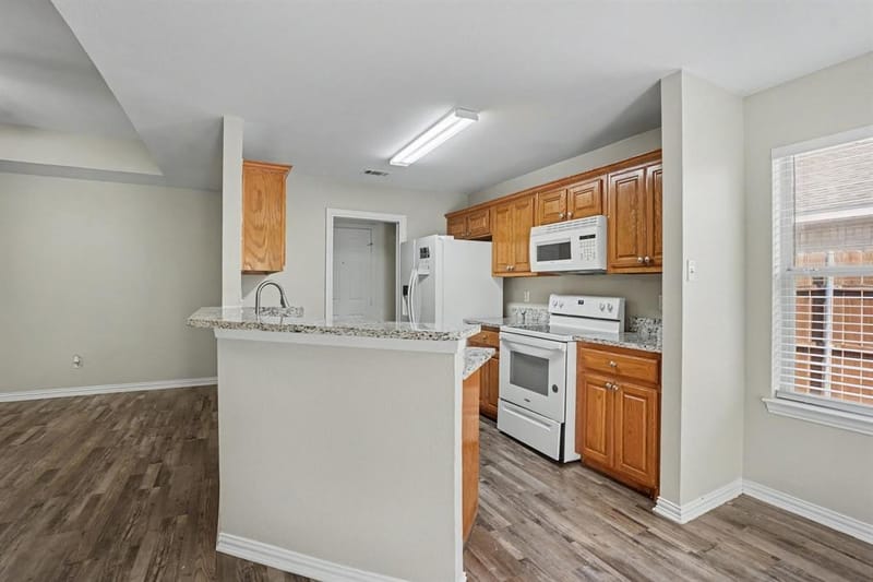 104 Camden Court, Irving TX 75061 - Photo 6