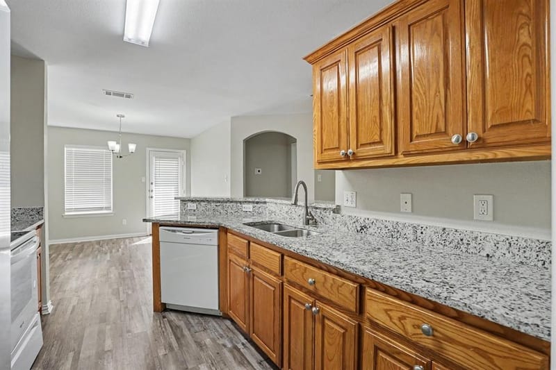 104 Camden Court, Irving TX 75061 - Photo 7