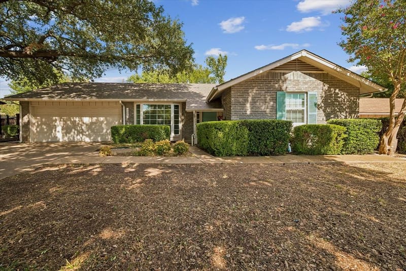 1228 Farnham Court E, Irving TX 75062 - Photo 2