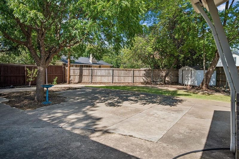 1228 Farnham Court E, Irving TX 75062 - Photo 36