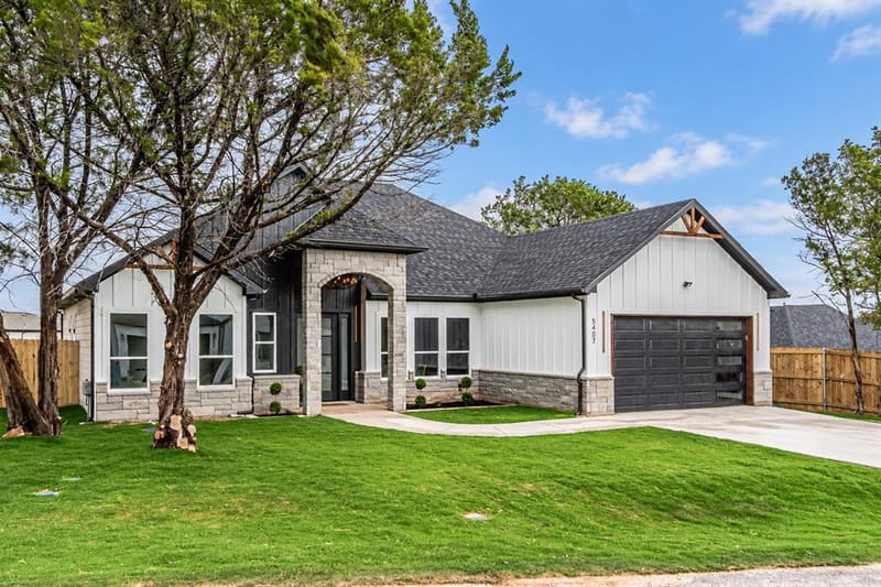 5407 Van Horn Drive, Granbury TX 76048