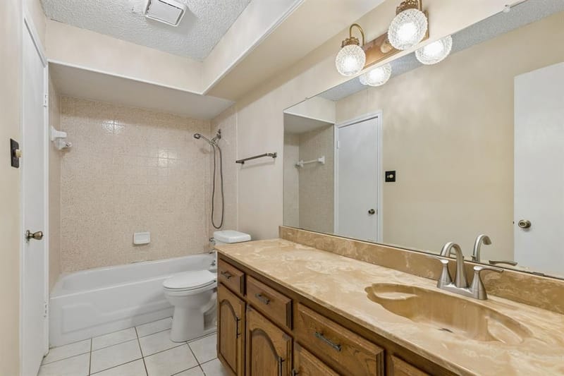 3815 Spring Hollow Drive, Carrollton TX 75007 - Photo 20