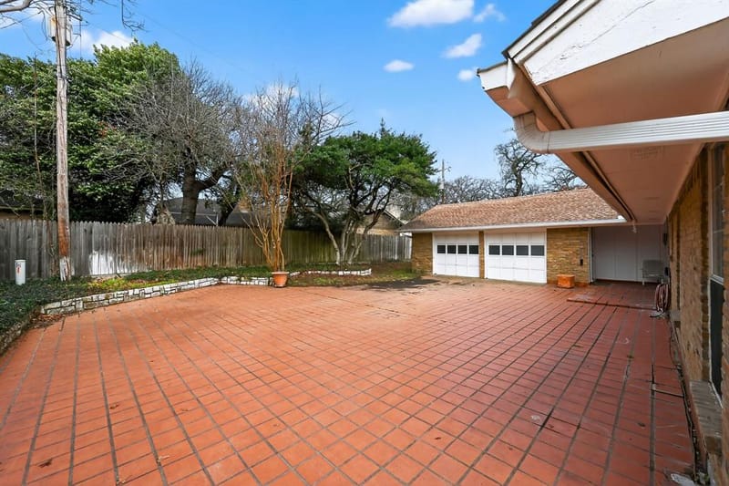 704 Castlewood Lane, Arlington TX 76012 - Photo 27