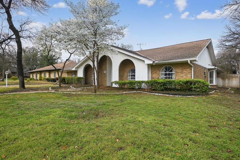 704 Castlewood Lane, Arlington TX 76012 - Photo 2